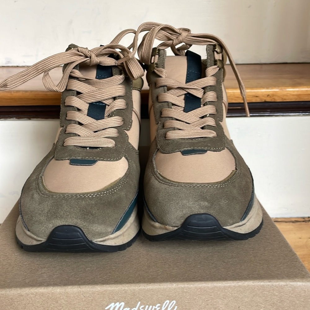 Brand new never worn kickoff high top trainer sneakers